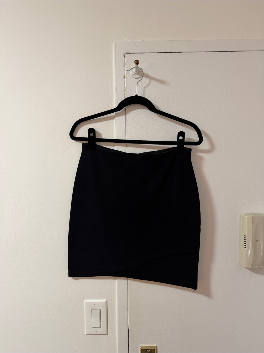 Aritzia Talula Classic Black Women's Mini Skirt Size Medium